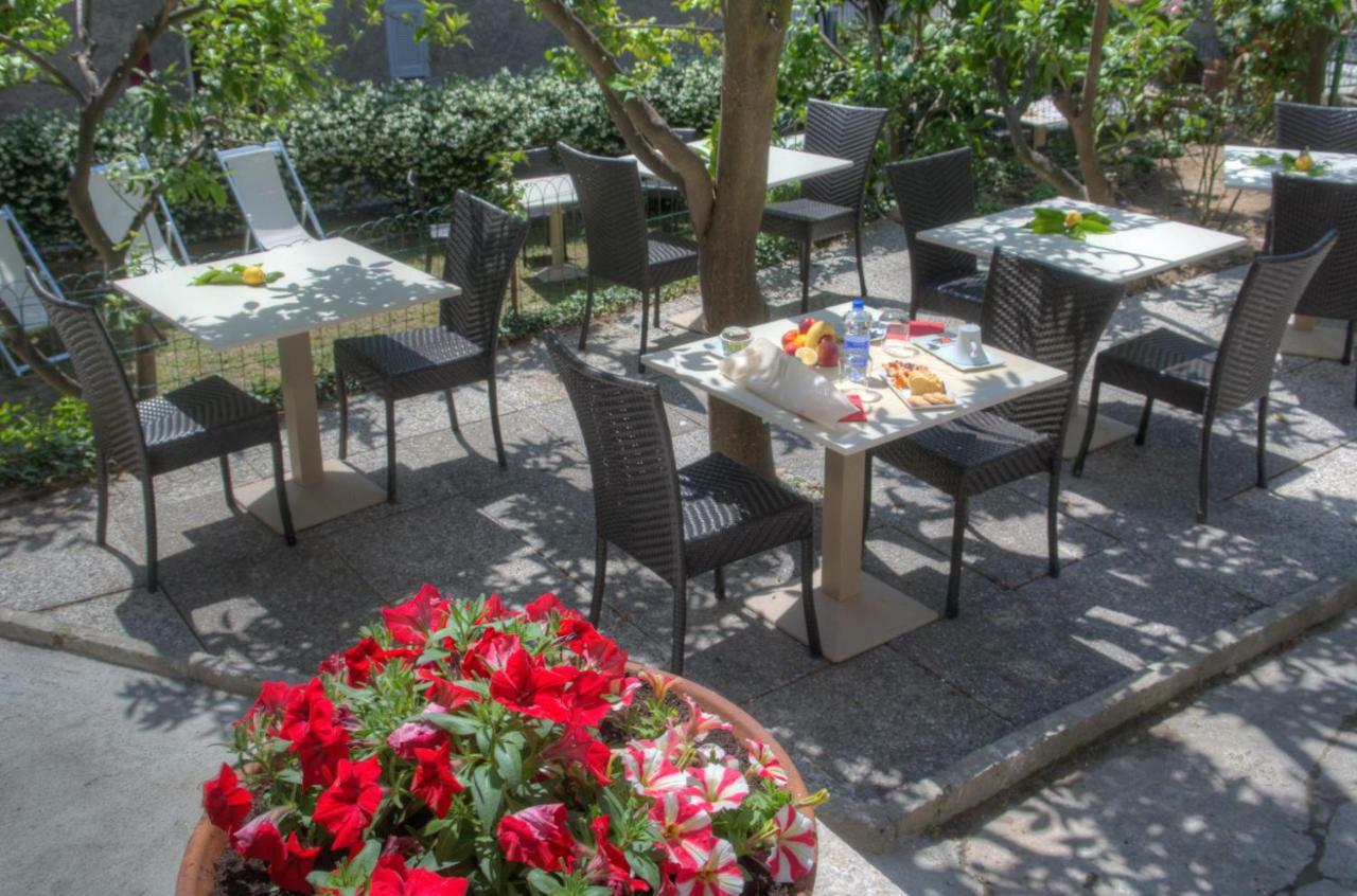 Rione San Carlo Hotell Finale Ligure Eksteriør bilde